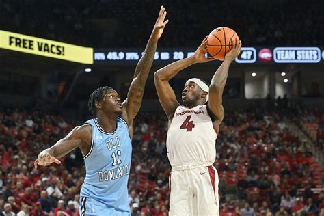 Ellis has big 2nd half as No. 14 Arkansas holds off Old Dominion 86-77