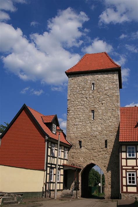 Ellrich, eine kleine Stadt am Rande des Südharzes, ist umgeben von herrlichen Wäldern und Anhöhen. Erstmals wurde sie 874 als Besitz des Klosters Fulda …. 