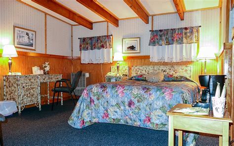 This Ellsworth, Maine hotel features an indoor saltwater