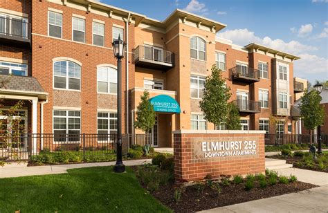 Elmhurst apartments. At Elmhurst Place, you'll experience exceptional service and a high standard of living. Our spacious 1-2 bedroom apartments and penthouses are designed to meet your needs. Some units even feature unique box bay windows for added architectural flair. 