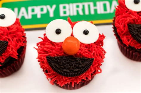 Elmo cupcakes. Elmo Cupcakes – Ingredients. Piping Bags. Wilton Triple Star Decorating Tip. Couplers (if using tip 18) White American Buttercream. Red Gel Food Coloring. Pink … 
