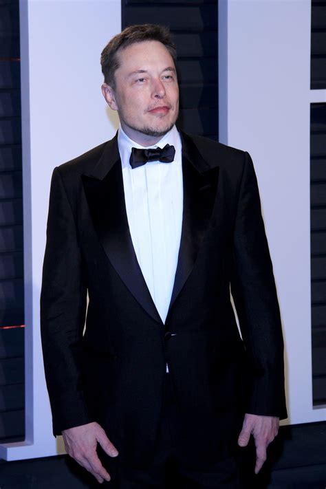 Elon height. He has seven siblings. His major companies such as SpaceX, Tesla Inc., and The Boring Company. Elon Musk’s height is 6 feet 2 inches around 188 centimeters. His body weight is 82 kilograms around 181 pounds. Elon … 