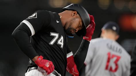 Eloy Jiménez to be sidelined 4-6 weeks after undergoing appendectomy