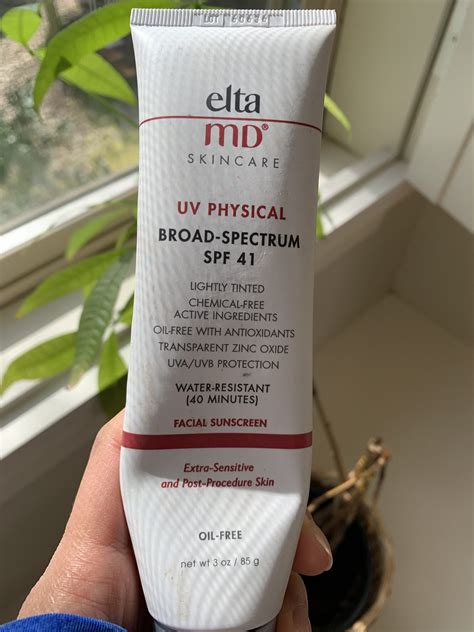 Elta tinted sunscreen. EltaMD UV Clear Tinted Face Sunscreen, SPF 46 Oil Free Sunscreen with Zinc Oxide, Protects and Calms Sensitive Skin and Acne-Prone Skin, Lightweight, Tinted, Dermatologist Recommended, 1.7 oz Pump. $45.00 $ 45 . 00 ($26.47/Ounce) 