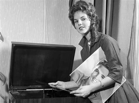 Elvis presley siblings