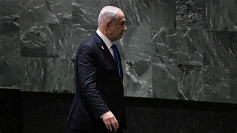 Embargo is squeezing Persia: Defense analyst