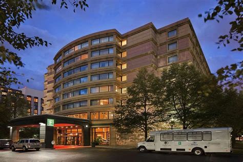 Embassy suites chicago o'hare rosemont. O'Hare is a sprawling international airport while Midway offers more convenient access to the city but with many fewer choices of flights. Today we're going to take a look at the p... 