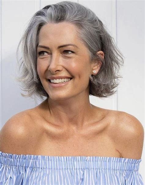 Embrace Effortless Style with the Alluring Grey Wavy Wig