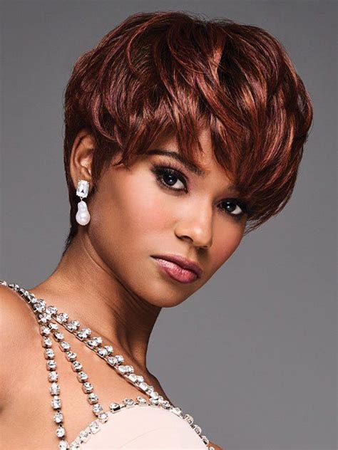 Embrace the Allure of Short Wavy Wigs: Elevate Your Style with the Epitome of Authenticity