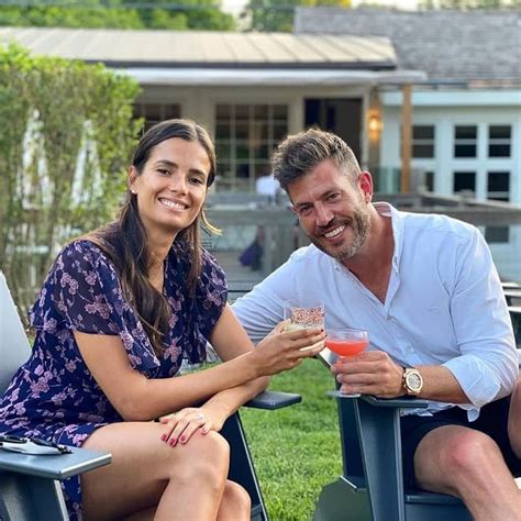 In 2018, he was the host of the first episode of the ABC show The Proposal. Since 2017, he has been in charge of Food Network's Holiday Baking Championship. From 2017 to 2020, Jesse was the host of DailyMailTV. Palmer and model Emely Fardo got married in Connecticut on June 5, 2020, at the home of a close friend.. 
