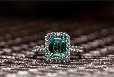 2024 Emerald Engagement Rings: A Journey Through Timeless Elegance-marketplaceplus.shop