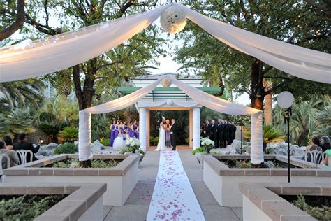 Emerald at queensridge. Emerald at Queensridge. 3,159 likes · 4 talking about this. A premier Wedding and Events venue in one of Las Vegas' most exclusive communities. 