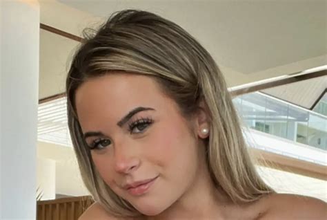 Emily Elizabeth stops for a bikini photo as it storms in Bora Bora