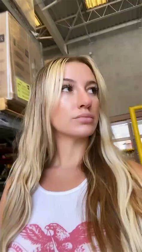 Emily Knight Shower Onlyfans Leak