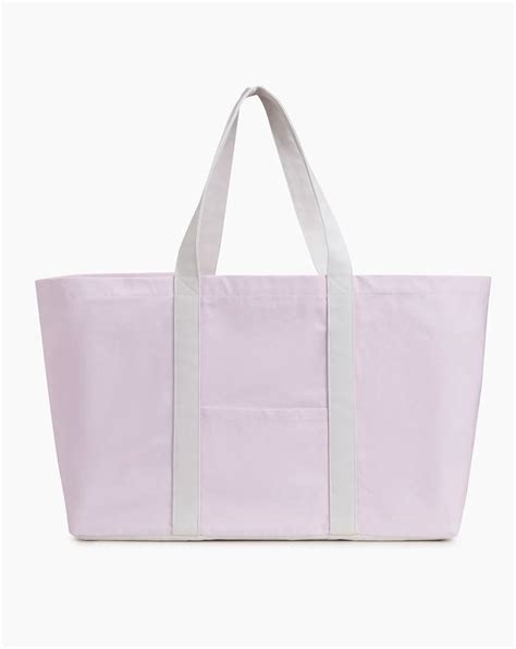 Emily mariko tote price. An influencer's tote bag has struck up a debate online with people baffled by the price tag. Emily Mariko (@emilymariko) took to TikTok with a video advertising her farmers market tote bag ... 