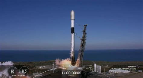 En video: SpaceX lanza un cohete con satélites Starlink desde la costa de California