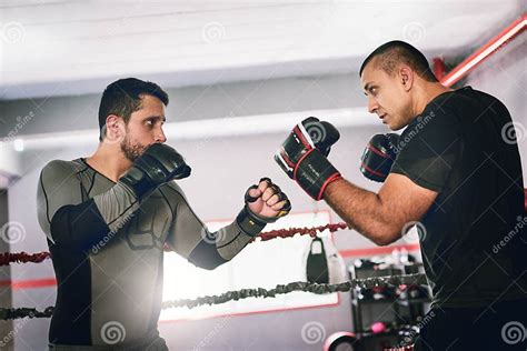 Encarando Dois Pirocudos