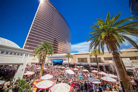 Encore beach club vegas. Usher continued to celebrate his music and career after his big moment at Super Bowl LVIII on Sunday night (Feb. 11). The headlining act invited guests to Encore Beach Club at Wynn Las Vegas after ... 
