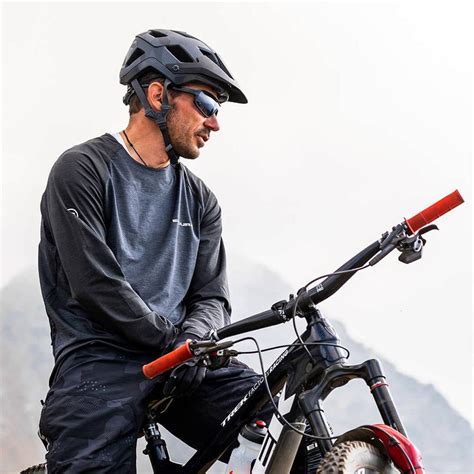 Endura - Endura offers a range of mountain bike apparel and gear for different terrains and seasons. Shop online for MT500, SingleTrack, Hummvee collections, and more.