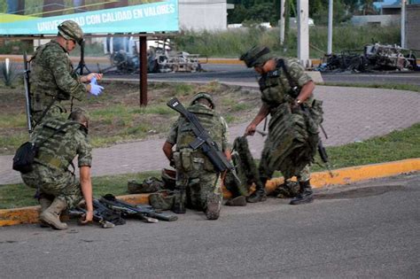 Enfrentamiento a tiros entre delincuentes y militares deja al menos nueve muertos en México