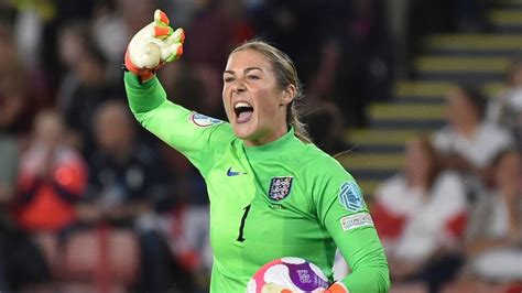 England goalkeeper Mary Earps boyfriend, salary