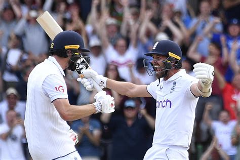 England keeps Ashes series alive with dramatic 3-wicket win over Australia