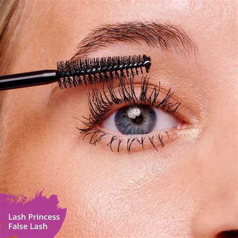 Enhance Your Eyes with the Enchanting Essence Mascara