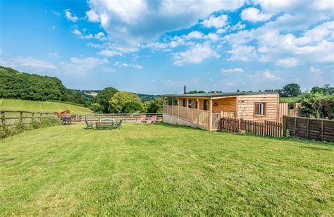 Enjoy a peaceful farm stay in Gloucestershire - Airbnb