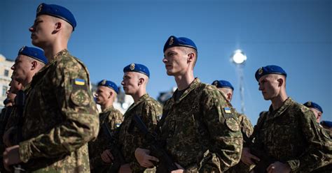 Enlistment à la carte: Ukrainians find flexible ways to fill the ranks