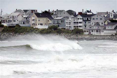 Enormous storm Lee lashes New England and Canada with wind, heavy rain, pounding surf