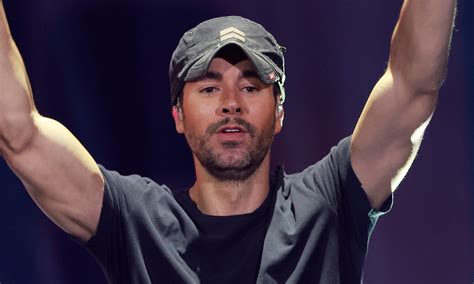 The songs that Enrique Iglesias performs live vary, bu