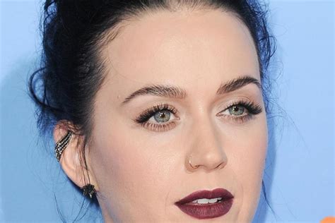 Entdecke die Welt der ikonischen Katy Perry Perücken