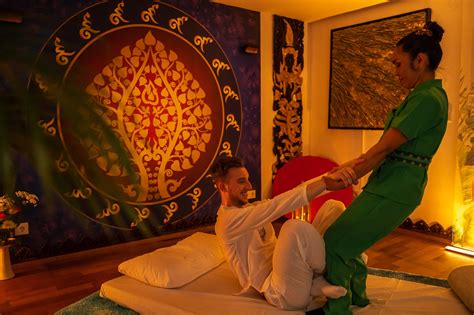 Enzyklopädie der thailändischen massage eine komplette anleitung zur traditionellen thailändischen massage und akupressur. - Magic witchcraft and religion a reader in the anthropology of religion.
