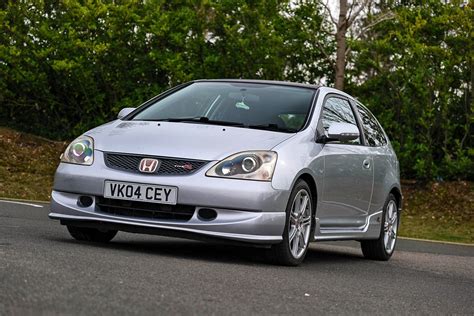 Ep3. The EP3 was in production from 2001-2005, and the specs remained relatively unchanged throughout its lifespan; a mild facelift in 2004 brought in a lighter clutch and flywheel along with a redesigned front bumper and projector headlights. The hysterically revvy K20 motor offered peak power of 197bhp. These aren’t torquey motors, peaking at ... 