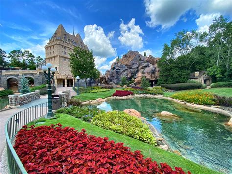 Epcot around the world. There are currently 11 different countries you can visit at EPCOT's World Showcase. Below is a list of all countries represented throughout the year at EPCOT: Mexico. Norway. China. Germany. Italy. The American Adventure (USA) Japan. 