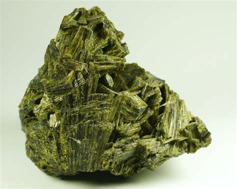 Epidote & Rock Crystal - Alp Cavrein - YouTube