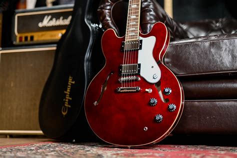 Epiphone Noel Gallagher Riviera, Dark Wine Red