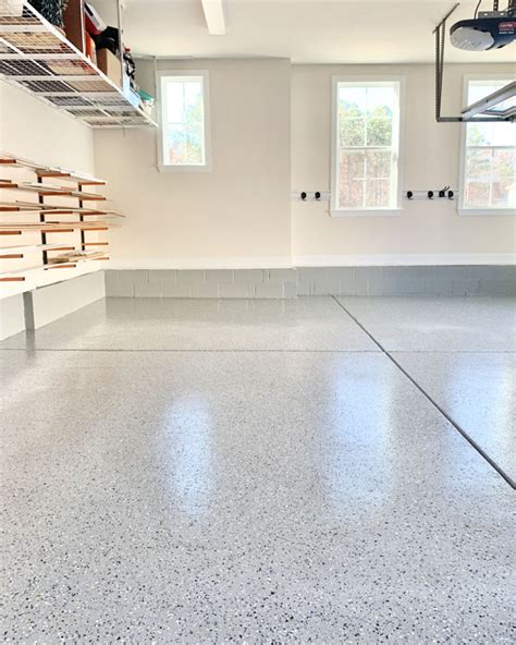 Epoxy floors for garages. Epoxy and polyaspartic garage floor coatings are the option that offers the ideal combination of beauty, strength, and durability that homeowners crave. Polished concrete may show some similarities; however, it lacks the versatility that epoxy and polyaspartic options provide. Epoxy and polyaspartic floor coatings provide a range of … 