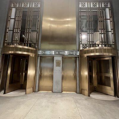 Equinox wall street. Along with the steam room (large at this location) that can be found at every Equinox, the Wall Street location offers a single large jacuzzi and sauna that's shared between the men's and... 