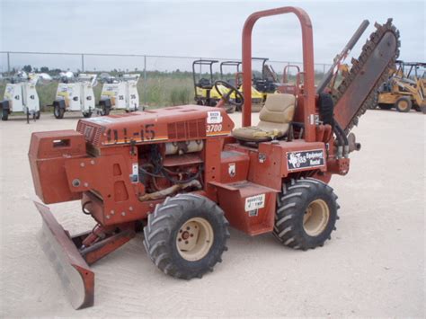 Equipment Specifications for a Ditch Witch 3700