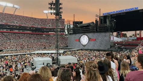 Eras tour stadium. 08/8/2023. Taylor Swift performs during her Eras Tour at SoFi stadium in Inglewood, Calif., Aug. 7, 2023. MICHAEL TRAN/AFP via Getty Images. Taylor Swift greeted a brand-new crowd of 70,000 eager ... 