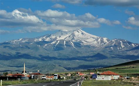 Erciyes Dağı lav ve tüf püskürtmeye 3.