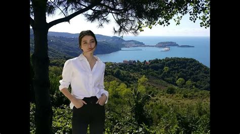 Erdem Uygur Öyle bırakıp gitme Sarılmadan doya doya Deniz ol . 