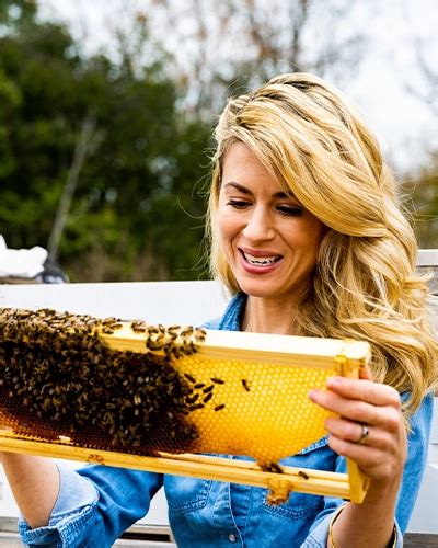 Erika Thompson Beekeeper, Husband, Age, Net Worth, Birthday, …