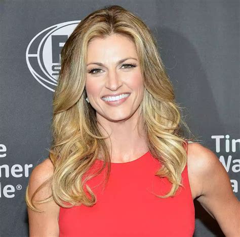 The list of complete Erin Andrews body measurements is given below including her weight, height, shoe, bust, waist, hip, dress, and bra cup size. Height in Feet: 5′ 10″ Height in Centimeters: 178 cm. Weight in Kilogram: 55 kg. Weight in Pounds: 121 pounds. Bra Size: 34B. Cup Size: B. Dress Size: 6 (US) Shoe Size: 7 (US) Body Measurements .... 