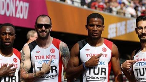 Erkekler 4X100'de rekor geldi . 