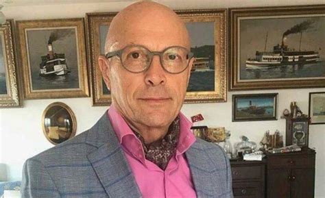 Erol Mütercimler Kimdir. 