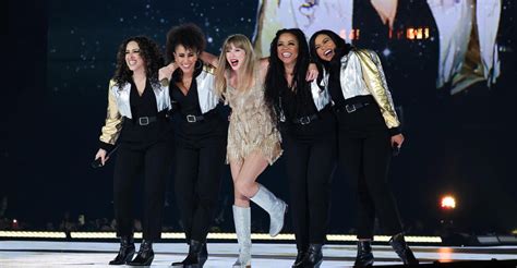 Errors tour. The U.S. leg of Swift's tour kicked off on March 17 at State Farm Stadium in Glendale, Arizona, and continued through Aug. 9, wrapping up with a six-night run at SoFi Stadium in Los Angeles. 