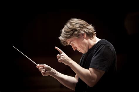 Esa-pekka salonen. Pizzicato chords interrupt the rumble, music gains speed until we hear the word “Karawane” sung for the first time. 2) Pizzicati solidify into a walking bass figure upon which a chant-like rendering of the first half of the entire poem is heard. 3) Regular pulse melts away. A dreamy, cloud-like episode starts. 