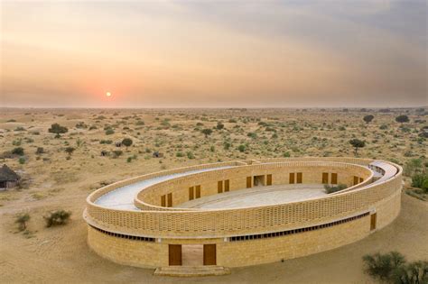 Escuela de niñas Rajkumari Ratnavati/ Diana Kellogg Architects